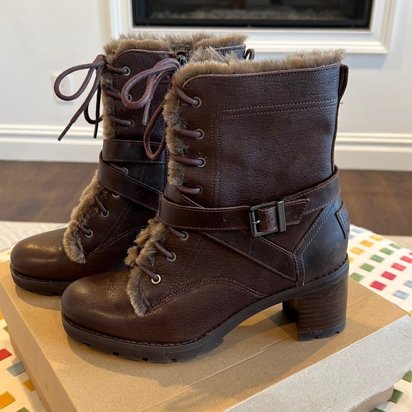 Ugg dark brown Ingrid boot size 8 - Picture 2 of 6